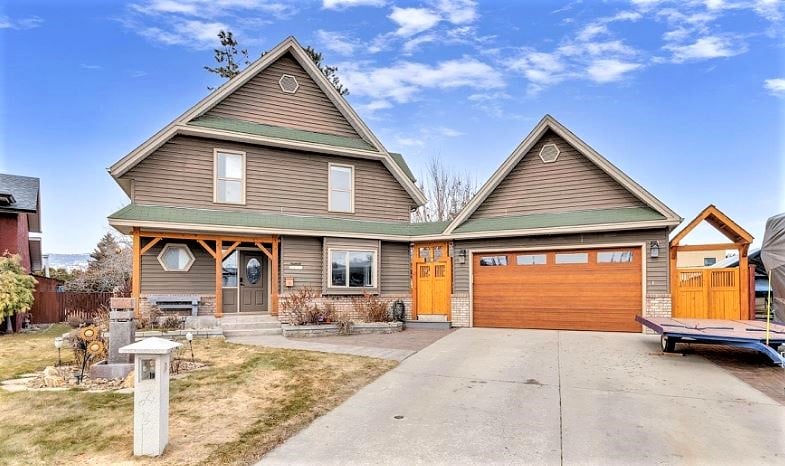 </who>This 2,762-square-foot, four-bedroom, three-bathroom house on Simpson Court is listed for sale for $1,024,900, which is a little less than the $1,051,100 benchmark selling price of a typical home in Kelowna in April.