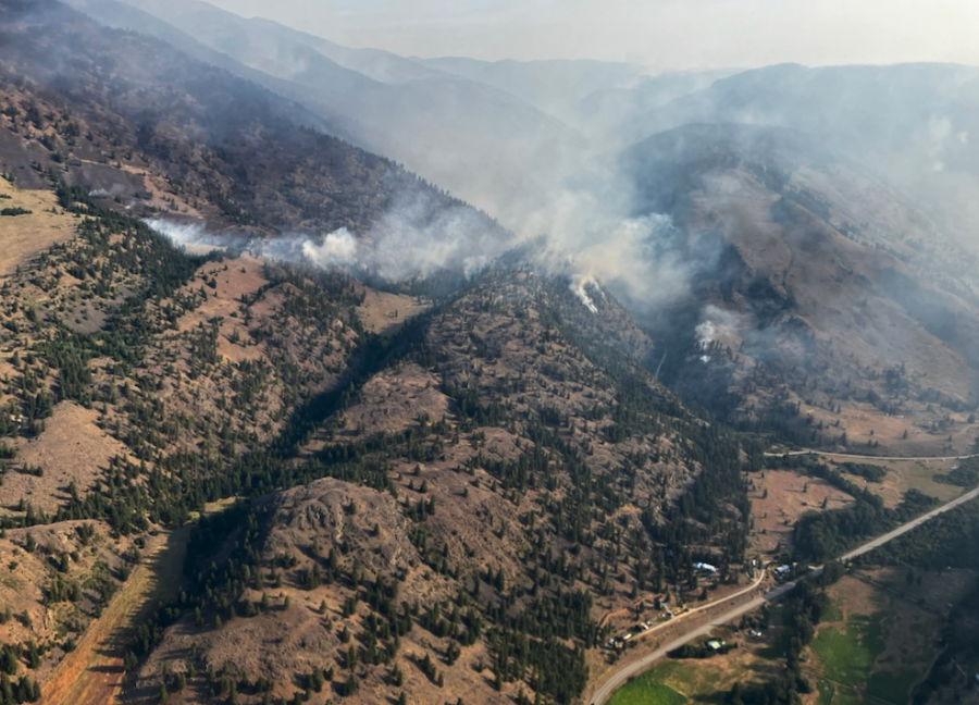 <who> Photo credit: BCWS </who> The Keremeos Creek wildfire today.
