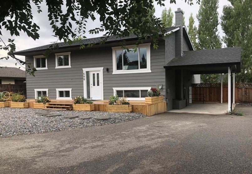 </who>The benchmark selling price of a typical single-family home in December in Kelowna was over $1M for the first time ever at $1,004,900. This five-bedroom, two-bathroom, 2,100-square-foot house on Josselyn Court listed for sale for $1,099,000 is an example of 'typical.'
