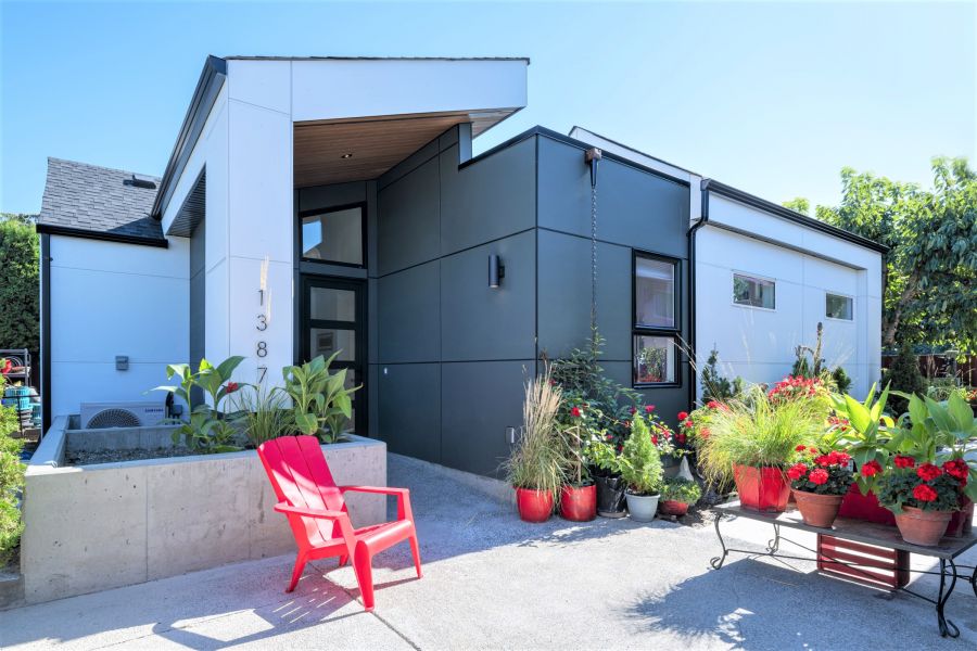</who>This small house in Kelowna called 'cityside garden studio' built by Ian Paine Construction & Design is a finalist in the 'best entry-level home' category of the 2023 National Housing Awards.