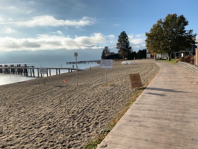 </who>The boardwalk and beach in front of Boucherie Beach Cottages in West Kelowna has several signs reading 'No trespassing' and declaring both the boardwalk and beach private property.