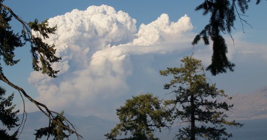 <who> Photo Credit Courtesy of Steve Sweeney </who> West Kelowna fire from Brent Road area of Peachland.