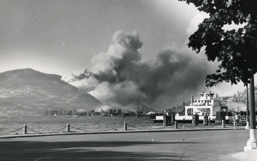 <who> Photo credit: Okanagan Special Collections OSC ARC 02 001 012b 001 </who> Note on back of photo reads: "Blue Grouse Mtn Fire end of Bernard Ave 1952 Courtesy Howie Carter."