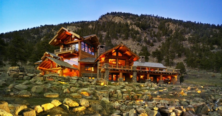 <who>Photo Credit: Pioneer Log Homes of BC</who> A one-of-a-kind log home featured on Pioneer Log Home's website. 