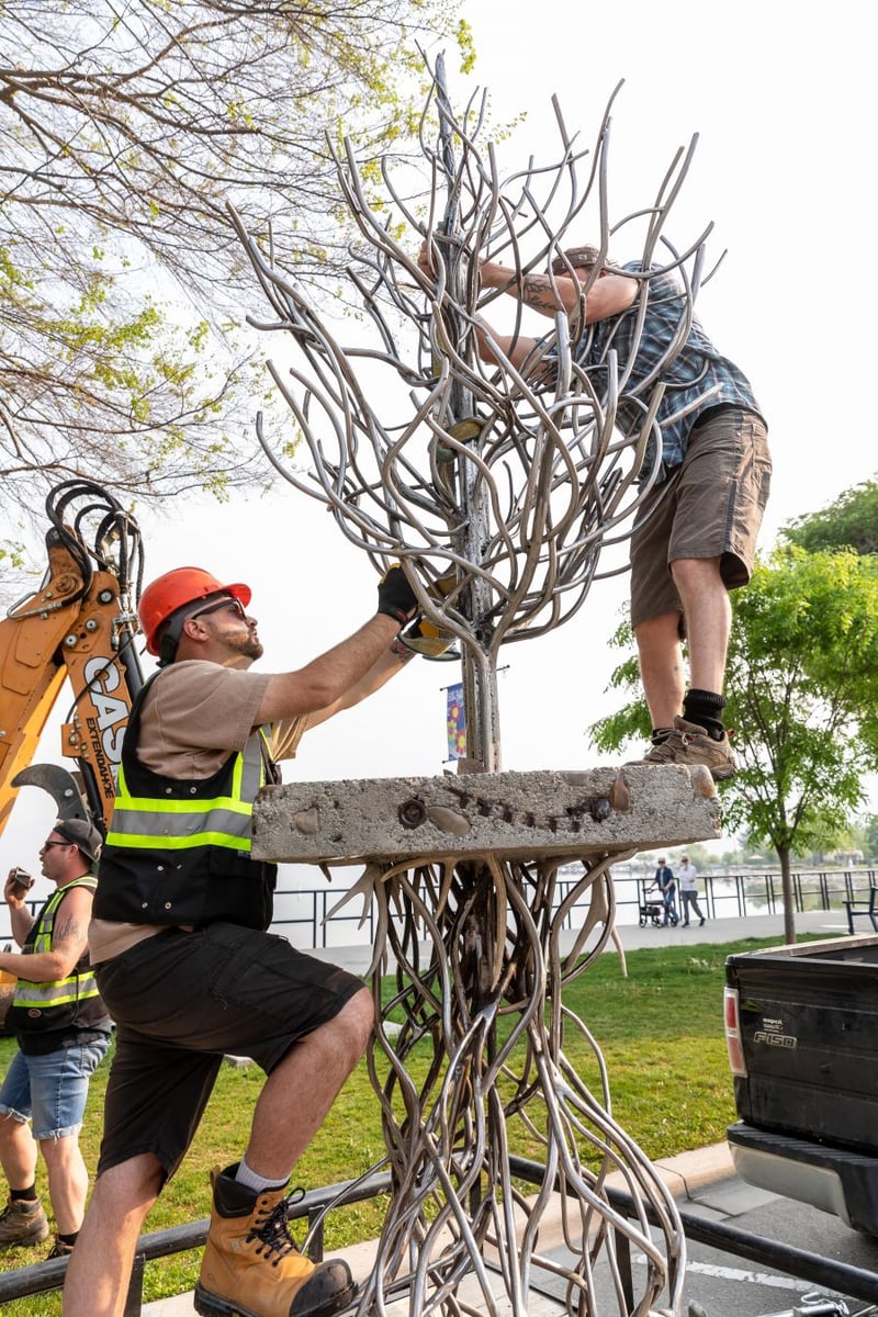 <who>Photo Credit: NowMedia/Gord Goble</who> Karl Mattson's 'Intersect' gets moved into position