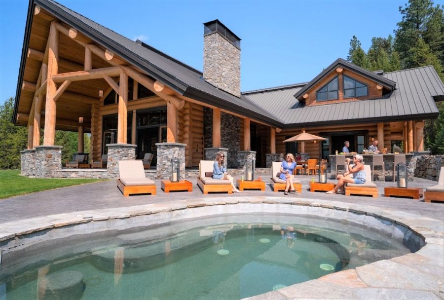 </who>The main ranch house has a pool out back.