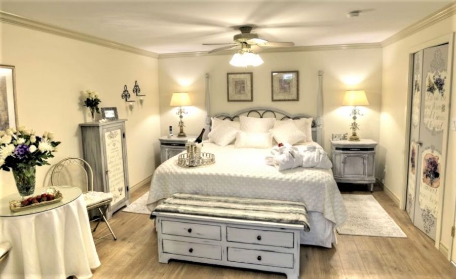 </who>The Royal Suite at A Vista Villa Couples Retreat.