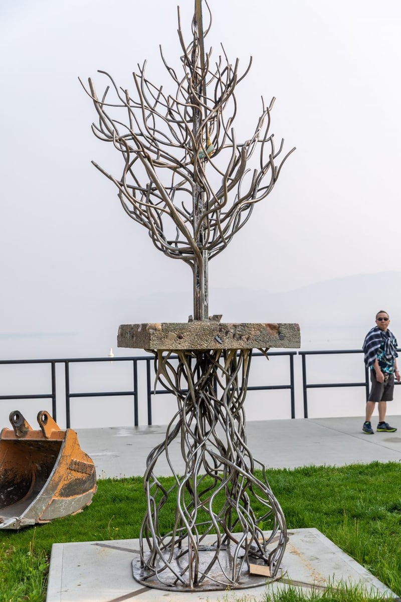 <who>Photo Credit: NowMedia/Gord Goble</who> Karl Mattson's 'Intersect' gets moved into position