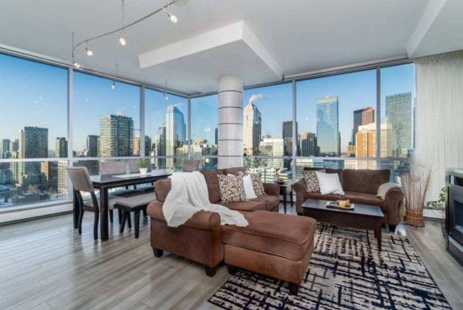 </who>This is the living room of a penthouse condominium listed for sale for $798,000 in downtown Calgary. A similar condo in Kelowna would be priced at $1.4-$1.6 million.