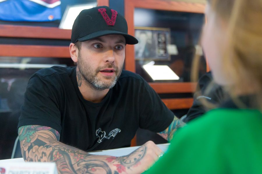 <who>Photo Credit: NowMedia</who> Dallas Smith signing autographs