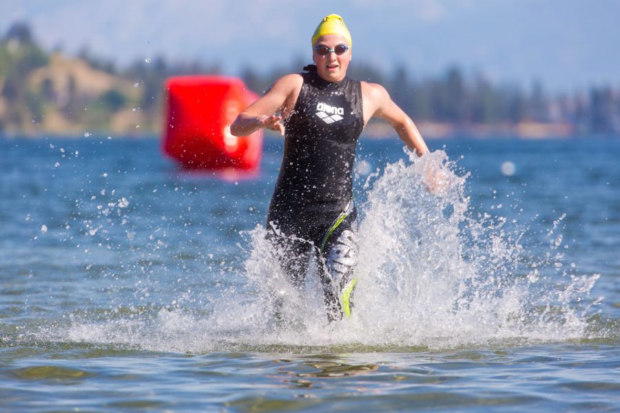 <who>Photo Credit: NowMedia</who> Quinnlan Bymoen running to shore to win the 2022 Ultra Swim