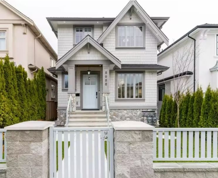 </who>This three-bedroom, three-bathroom, 1,731-square-foot house in Vancouver's Marpole neighbourhood is listed for sale for $1.9 million, which is the benchmark selling price of a typical single-family home in Vancouver.