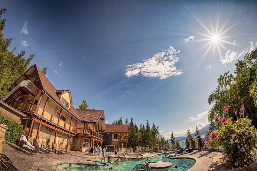 <who>Photo Credit: Halcyon Hot Springs Resort</who>