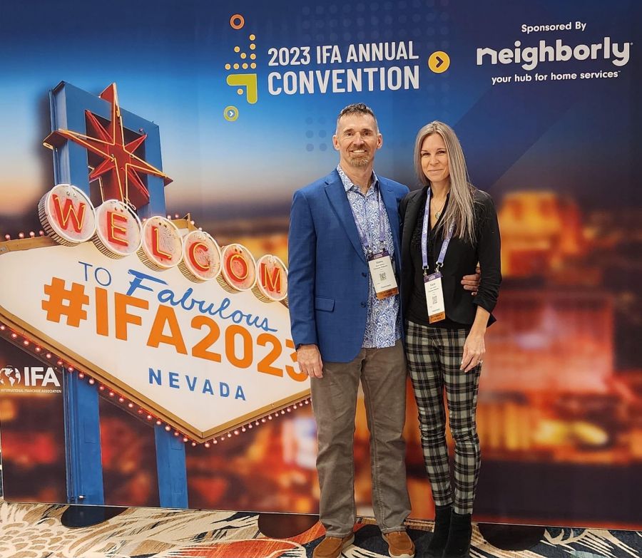 </who>Steve and Diane Geddes, the owners and operators of Fibrenew Kelowna, won 2023 Franchisee of the Year at the International Franchise Association conference in Las Vegas.