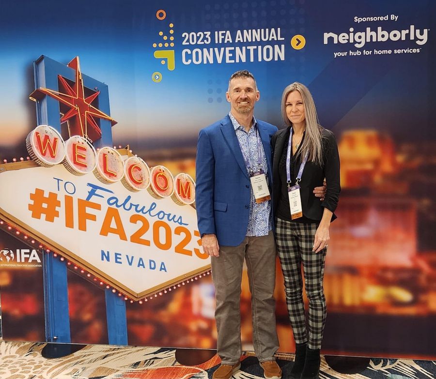 Fibrenew Kelowna wins massive 'Franchisee of the Year' award at Vegas event