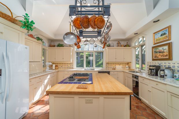 </who>The main house, and kitchen, has a French country-theme decor.