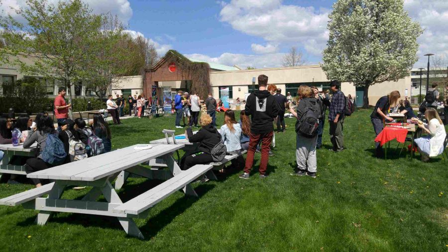 <who>Photo Credit: PentictonNow </who>More than 200 Grade 10 and 11 students from Penticton and across the region took part in the Experience OC event Tuesday.