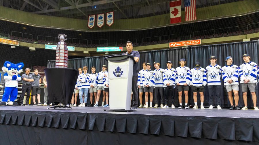 <who>Photo Credit: NowMedia/Gord Goble</who> Superfan Tina Gibson