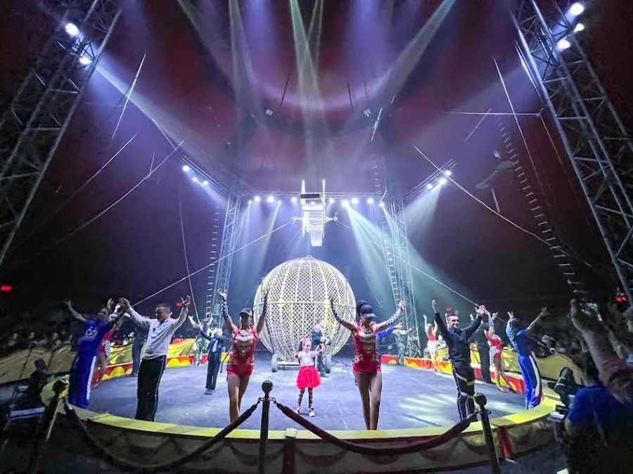 <who> Photo Credit: Royal Canadian International Circus