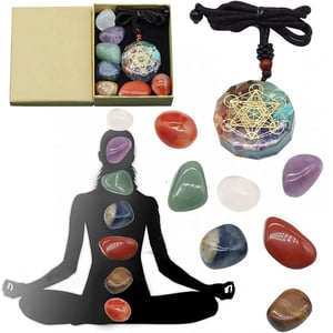 Set di pietre e ciondolo in orgonite 7 Chakra