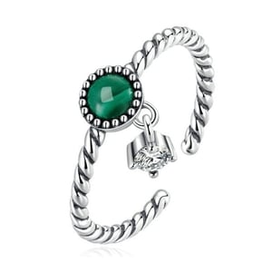 Anello regolabile in argento con malachite.