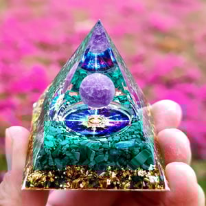 Orgonite di malachite e ametista 5 cm