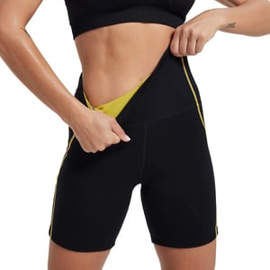 Shorts sudati delle donne
