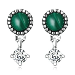 Orecchini in argento con malachite e zirconi.