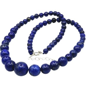 Collana da donna in lapislazzuli e pietre naturali.
