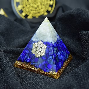 Orgonite Piramide Lapislazzuli e quarzo bianco 4-10 cm