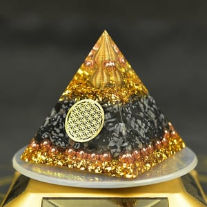 Piramide di orgonite "Protection" Ossidiana neve 6 cm