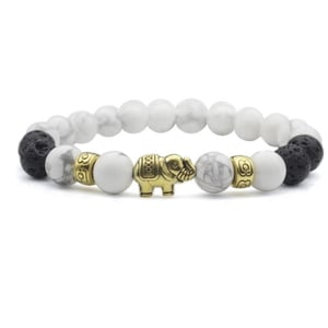 Bracciale in howlite e pietra lavica a forma di elefante.