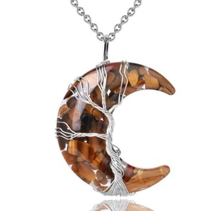 Collana con ciondolo a forma di mezzaluna e occhio di tigre