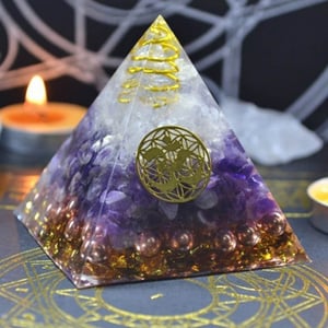 Orgonite piramidale ametista 4-10 cm