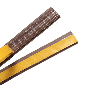 Guarnizione sigillante autoadesiva per porte e finestre