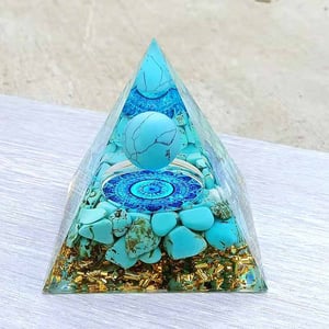 Orgonite piramidale turchese 6 cm