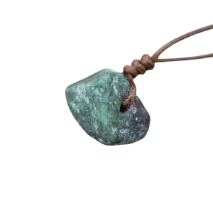 Collana con pietre di rubino verde
