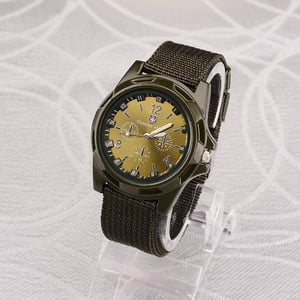Orologio militare alla moda