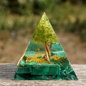 Orgonite di malachite e peridoto 5cm