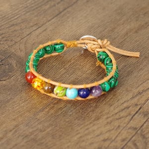 Bracciale in pelle con malachite e 7 chakra