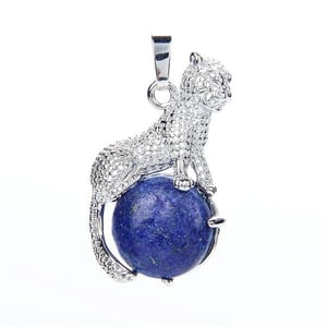 Collana in lapislazzuli con ciondolo leopardato