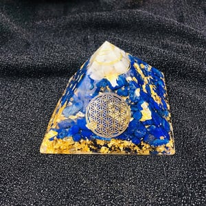 Lapislazzuli Piramide di orgonite 9 cm