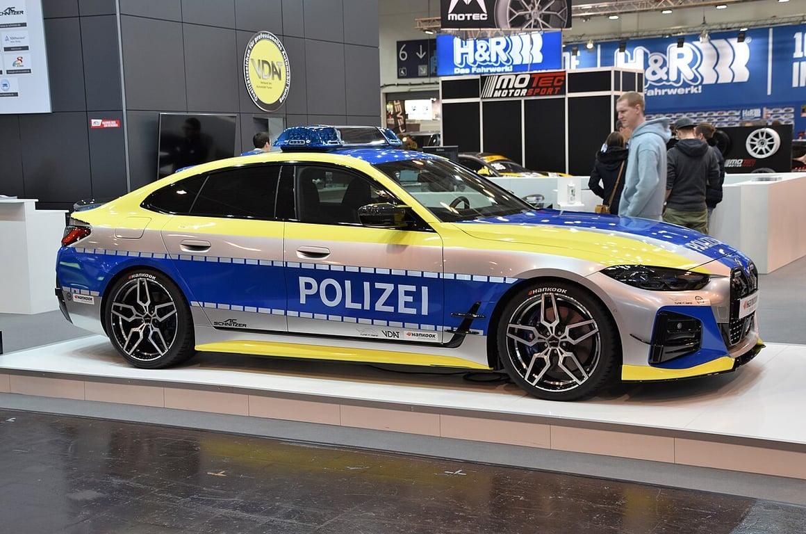 BMW i4 eDrive40 Gran Coupé — Mineralweiss metallic