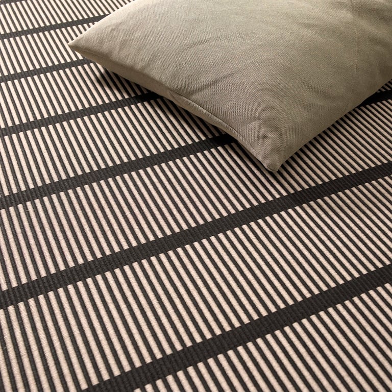 Design vloerkleed Woodnotes Cut Stripe Black Natural 11595