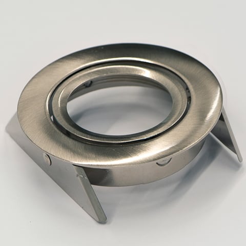 Downlight ring, rond,87(76)mm, geborst. alum. kantelbaar, bladveren