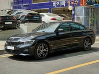 BMW 330e Sedan — Alpinweiss uni