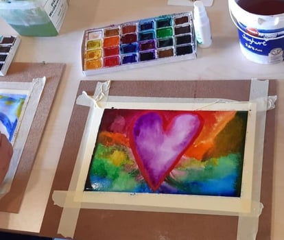 Kiknderzeichung mit Herzmotiv