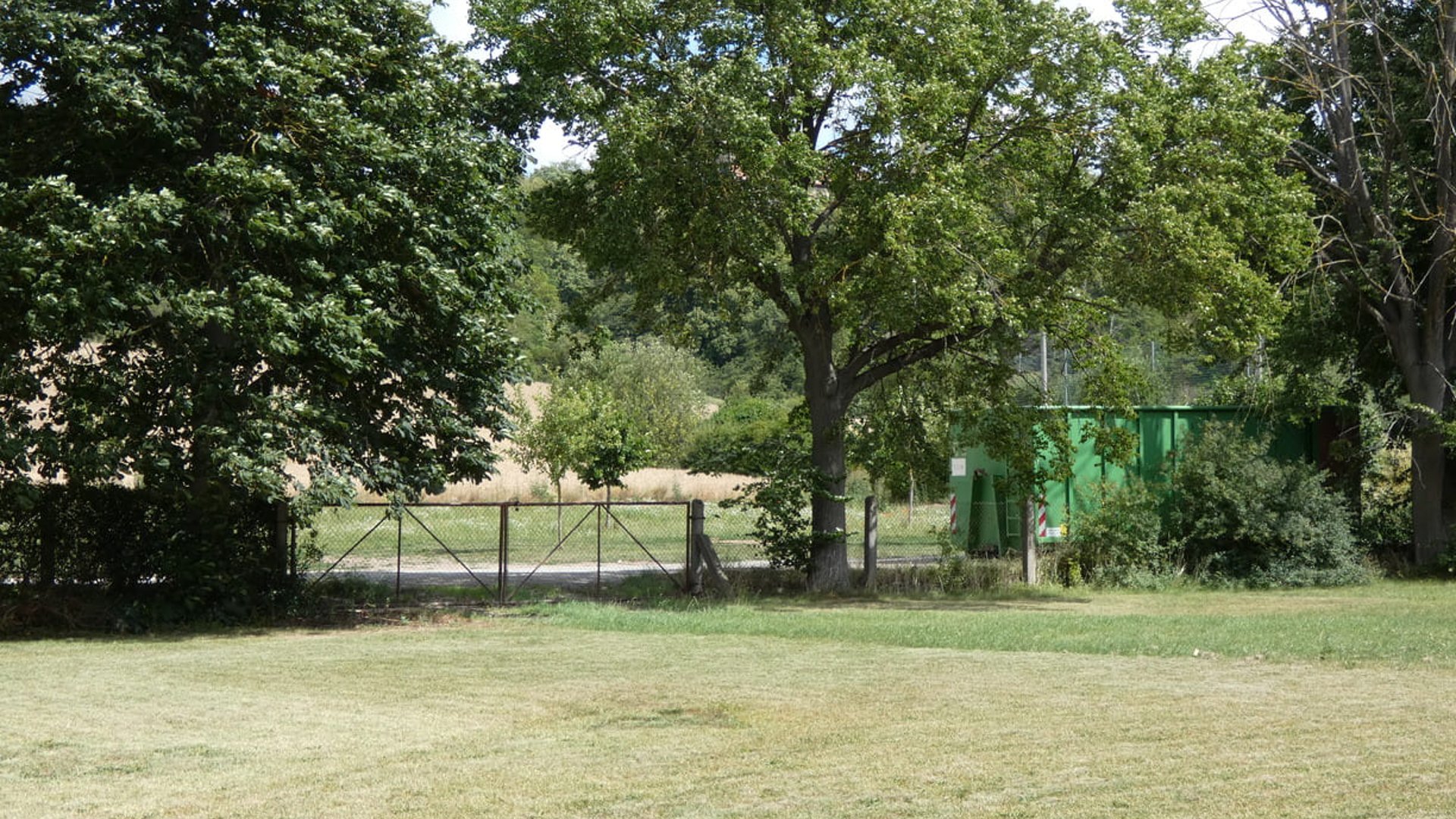 Außengelände im Wassersportferiencamp