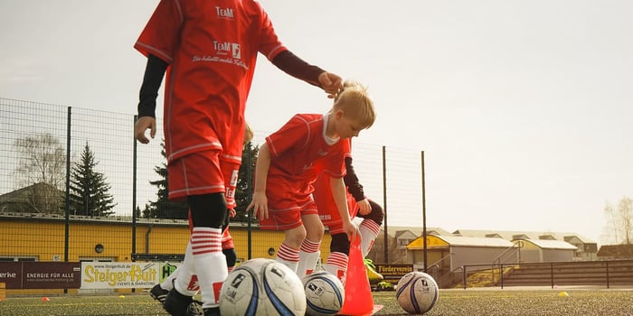 Kinder beim Fußballtraining