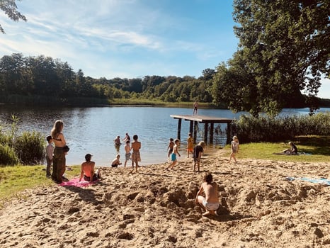 Badepause am See des der Ferienfreizeit